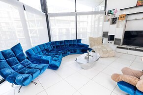 River Side View Luxury Penthouse Apartment