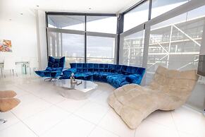 River Side View Luxury Penthouse Apartment
