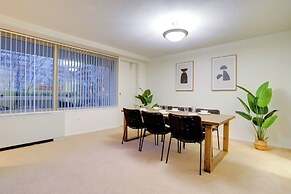 Upscale Apartments in Crystal City