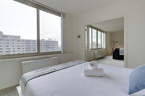 Upscale Apartments in Crystal City