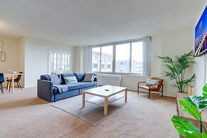 Upscale Apartments in Crystal City