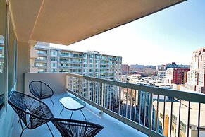 Upscale Apartments in Crystal City