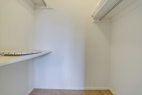 Upscale Apartments in Crystal City