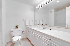 Upscale Apartments in Crystal City