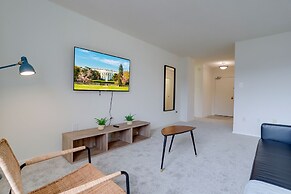 Upscale Apartments in Crystal City