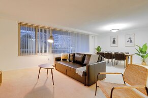 Upscale Apartments in Crystal City