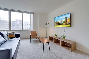 Upscale Apartments in Crystal City