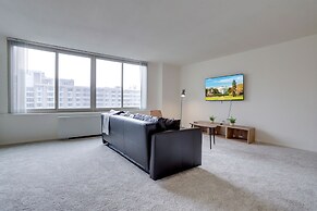 Upscale Apartments in Crystal City