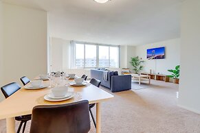 Upscale Apartments in Crystal City