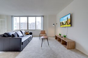 Upscale Apartments in Crystal City