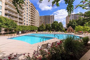 Upscale Apartments in Crystal City