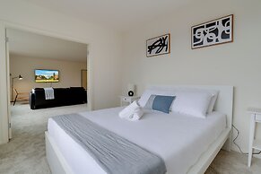 Upscale Apartments in Crystal City