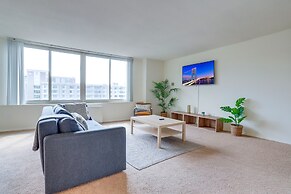 Upscale Apartments in Crystal City