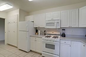 Upscale Apartments in Crystal City