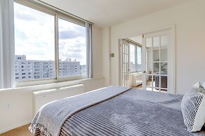 Upscale Apartments in Crystal City