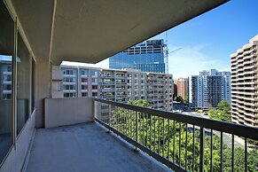 Upscale Apartments in Crystal City