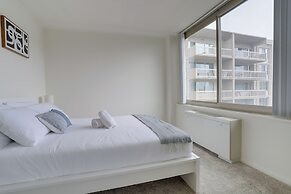 Upscale Apartments in Crystal City