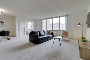 Upscale Apartments in Crystal City