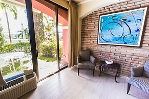 Los Altos Apartments & Studios