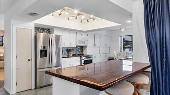 2310 el Cerito Court