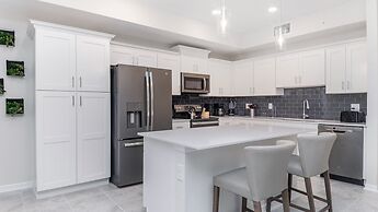 3180 Paradox Circle Unit 303