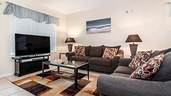 8008 King Palm Circle