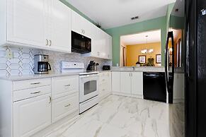 2638 Dinville Street