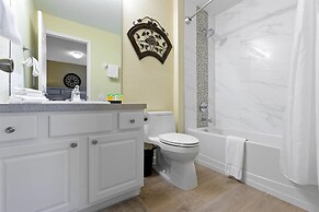 2638 Dinville Street