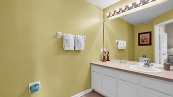 7653 sir Kaufmann Court