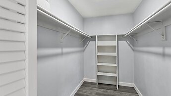 5638 Colonial Oaks Blvd