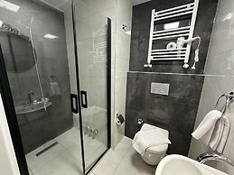 Real Homes & Metro Line