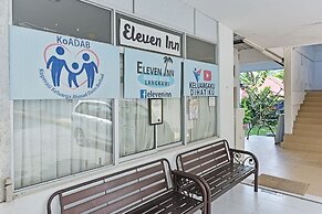 OYO 90879 Eleven Inn