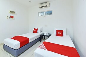 OYO 90879 Eleven Inn