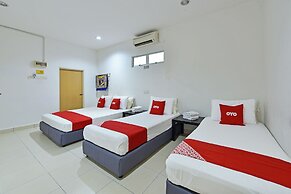 OYO 90879 Eleven Inn