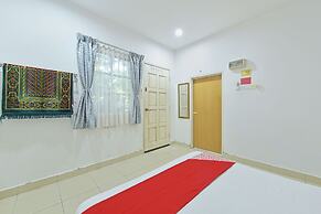 OYO 90879 Eleven Inn