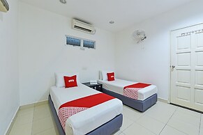 OYO 90879 Eleven Inn