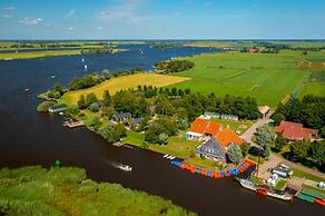 De Jister Groepshuis aan het Water Voor 30-62 Personen
