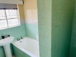 Immaculate Home in Avondale West - 2166
