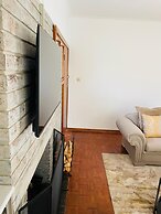Immaculate Home in Avondale West - 2166