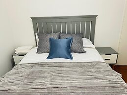 Immaculate Home in Avondale West - 2166