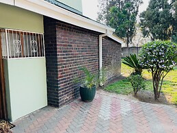 Immaculate Home in Avondale West - 2166