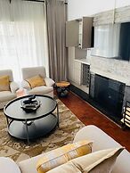 Immaculate Home in Avondale West - 2166