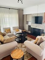 Immaculate Home in Avondale West - 2166