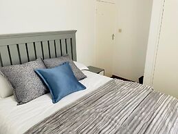 Immaculate Home in Avondale West - 2166