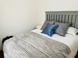 Immaculate Home in Avondale West - 2166