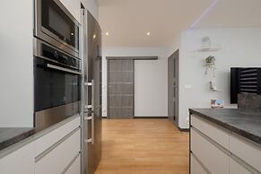 Spacious Apartment Krakow by Renters