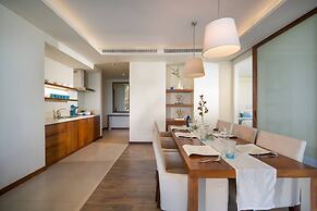 Exclusive 120sqm 2bdr Corner Suite Rooftop Pool