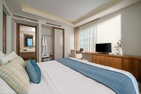 Exclusive 120sqm 2bdr Corner Suite Rooftop Pool