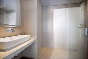 Exclusive 120sqm 2bdr Corner Suite Rooftop Pool