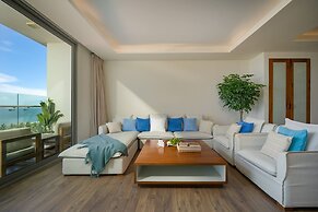 Exclusive 120sqm 2bdr Corner Suite Rooftop Pool